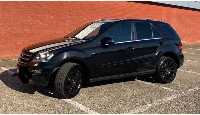 Mercedes-Benz M-Klasse ML 350 CDI BLUETEС - Седан: фото 1 Mercedes-Benz M-Klasse ML 350 CDI BLUETEС - Седан: фото 1