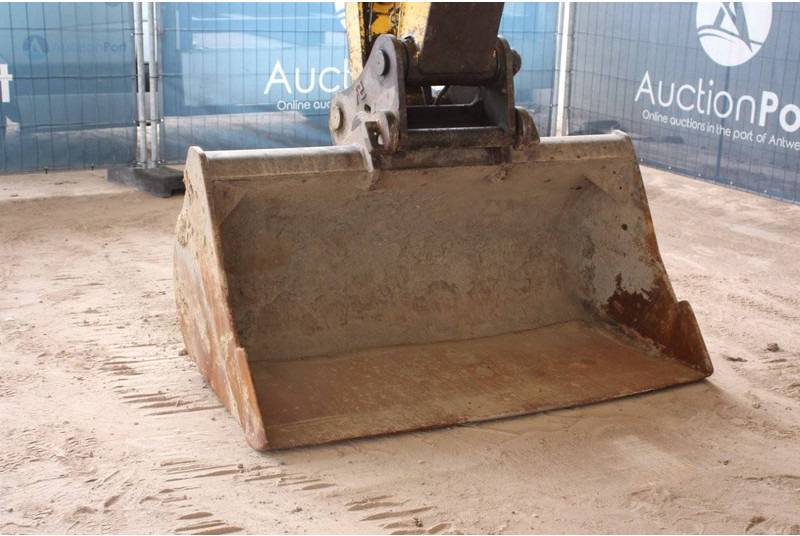 Гусеничний екскаватор New Holland E265: фото 15