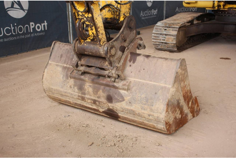 Гусеничний екскаватор New Holland E265: фото 16