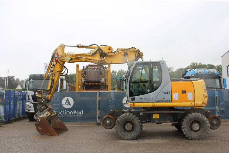 New Holland MH5 Plus - Колісний екскаватор: фото 2 New Holland MH5 Plus - Колісний екскаватор: фото 2