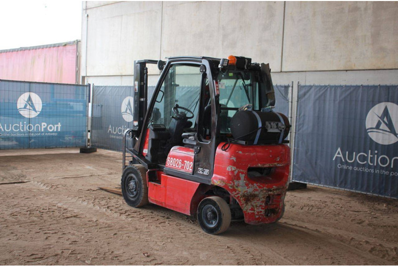 Nissan 25 - Газовий навантажувач: фото 3 Nissan 25 - Газовий навантажувач: фото 3