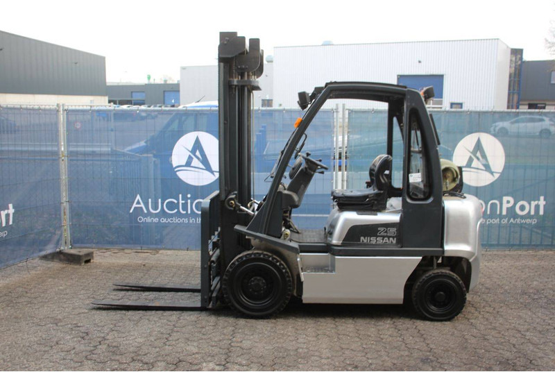 Nissan 25 - Газовий навантажувач: фото 2 Nissan 25 - Газовий навантажувач: фото 2