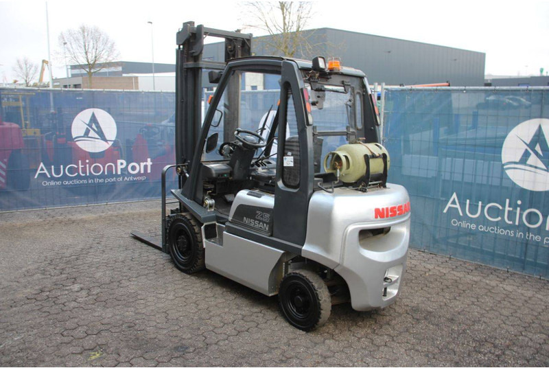 Nissan 25 - Газовий навантажувач: фото 3 Nissan 25 - Газовий навантажувач: фото 3