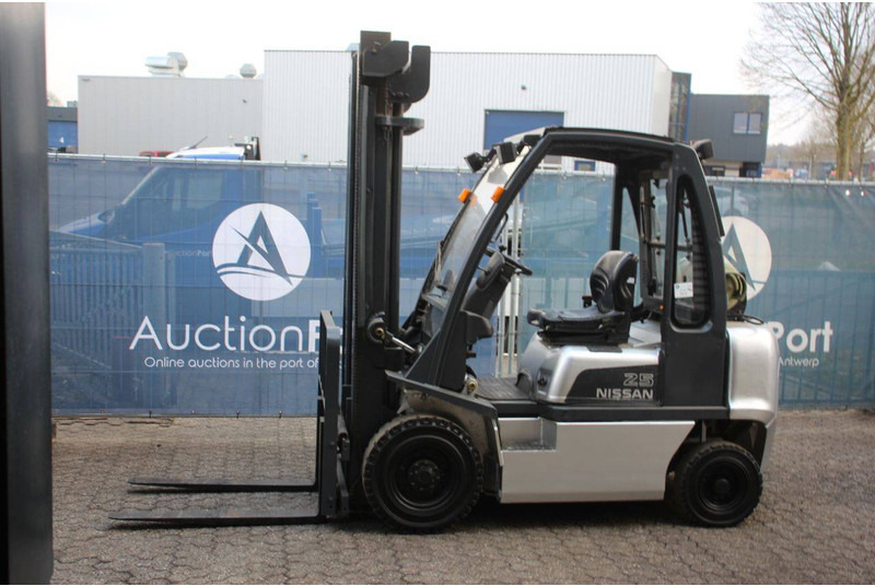 Nissan 25 - Газовий навантажувач: фото 1 Nissan 25 - Газовий навантажувач: фото 1