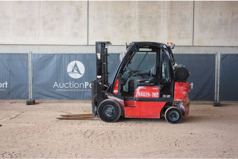 Nissan 25 - Газовий навантажувач: фото 2 Nissan 25 - Газовий навантажувач: фото 2