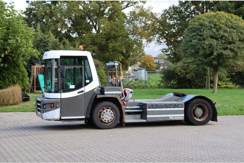 Terberg DT183 Mega - Термінальний трактор: фото 1 Terberg DT183 Mega - Термінальний трактор: фото 1