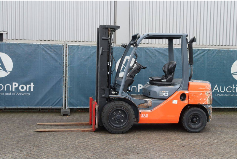 Toyota 02-8FDF30 - Дизельний навантажувач: фото 1 Toyota 02-8FDF30 - Дизельний навантажувач: фото 1