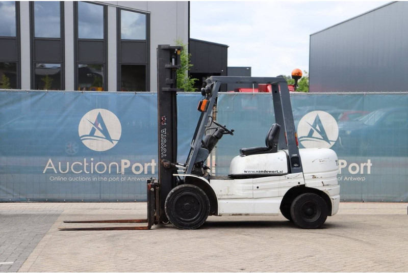 Toyota 62-6FDF30 - Дизельний навантажувач: фото 1 Toyota 62-6FDF30 - Дизельний навантажувач: фото 1