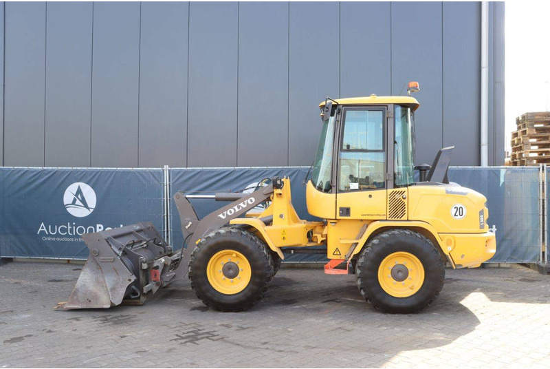 Volvo L30G - Колісний навантажувач: фото 2 Volvo L30G - Колісний навантажувач: фото 2