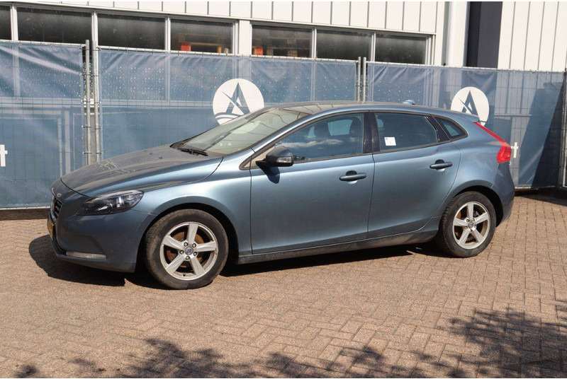 Volvo V40 D2 - Седан: фото 1 Volvo V40 D2 - Седан: фото 1