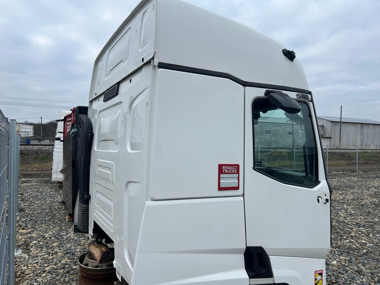 CABINA RENAULT T SLEEPER - Кабіна в категорії Вантажівки: фото 4 CABINA RENAULT T SLEEPER - Кабіна в категорії Вантажівки: фото 4