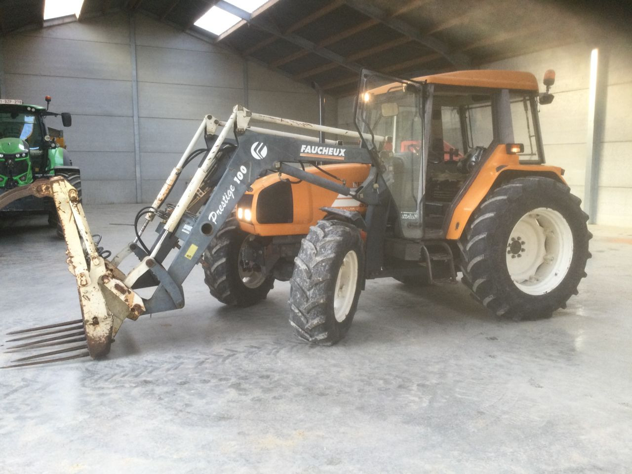 Renault CERES 355 X - Трактор: фото 2 Renault CERES 355 X - Трактор: фото 2