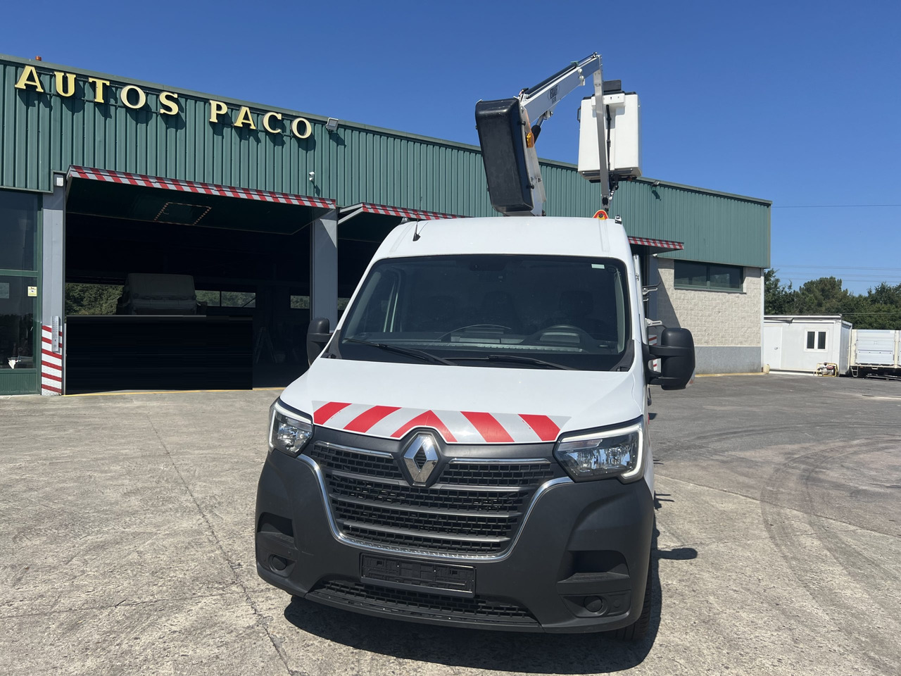 FURGON CON CESTA RENAULT MASTER - Автовишка: фото 1 FURGON CON CESTA RENAULT MASTER - Автовишка: фото 1