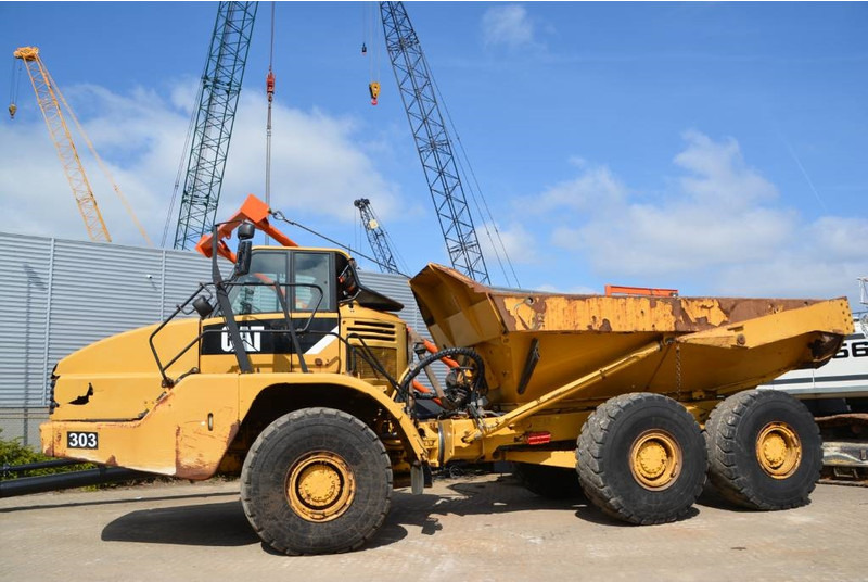 Cat 735 - Шарнірний самоскид: фото 1 Cat 735 - Шарнірний самоскид: фото 1