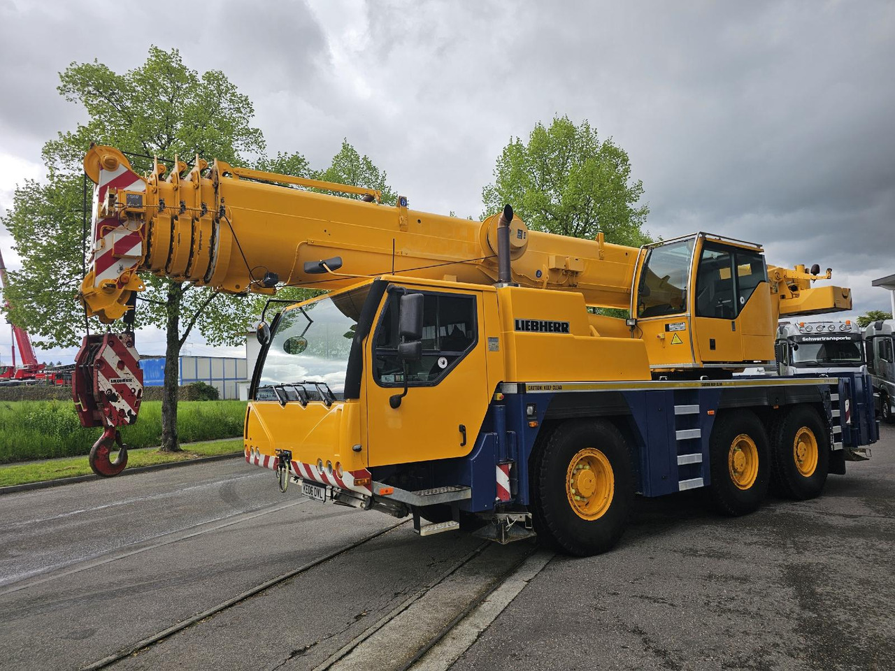 Liebherr LTM 1055-3.1 (06 - 056 016) | 6 x 6 - Автокран: фото 2 Liebherr LTM 1055-3.1 (06 - 056 016) | 6 x 6 - Автокран: фото 2