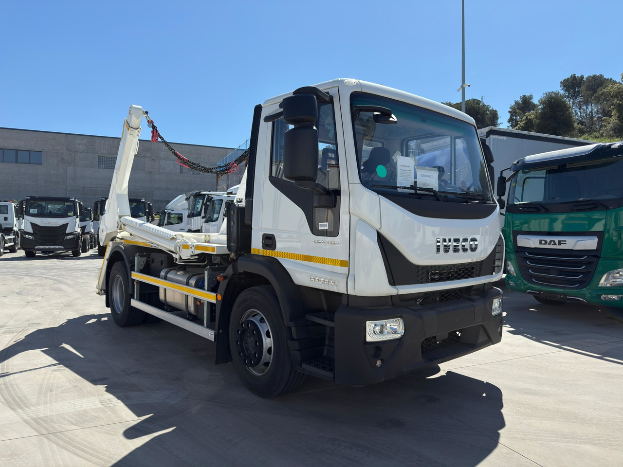 IVECO ML190E28L Eurocargo E6 (Track Equipment) - Скіповий навантажувач вантажівка: фото 2 IVECO ML190E28L Eurocargo E6 (Track Equipment) - Скіповий навантажувач вантажівка: фото 2