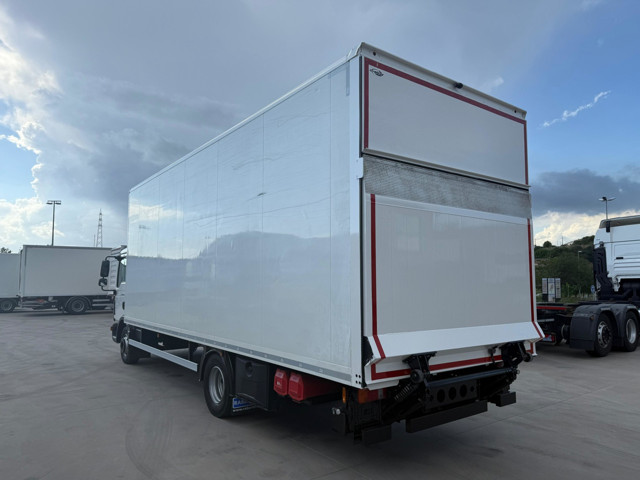 MAN 12.220 BL TGL E6 (Van) - Вантажівка з закритим кузовом: фото 4 MAN 12.220 BL TGL E6 (Van) - Вантажівка з закритим кузовом: фото 4