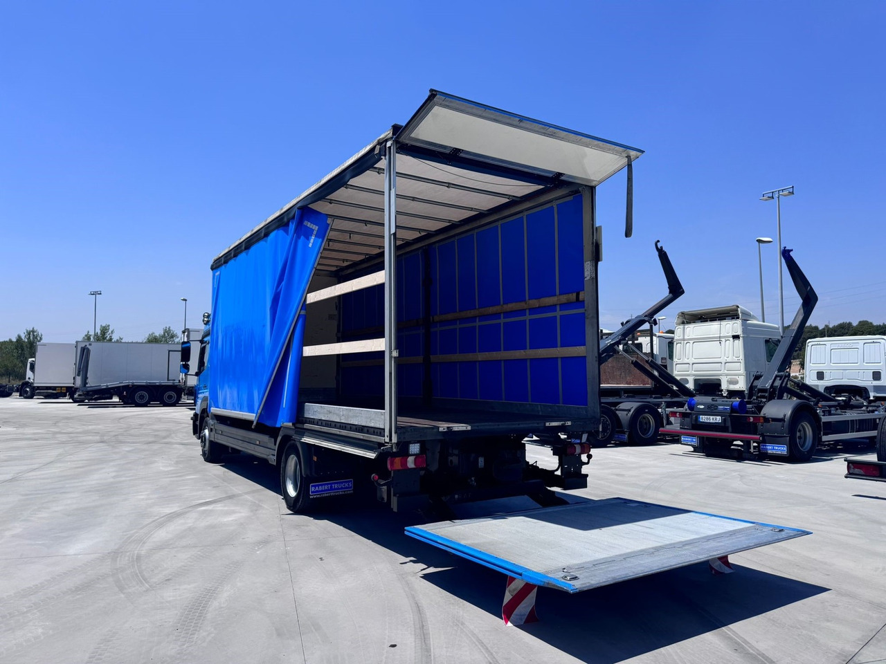 MERCEDES BENZ 13.30L Atego E6 (Tauliner) - Тентована вантажівка: фото 4 MERCEDES BENZ 13.30L Atego E6 (Tauliner) - Тентована вантажівка: фото 4
