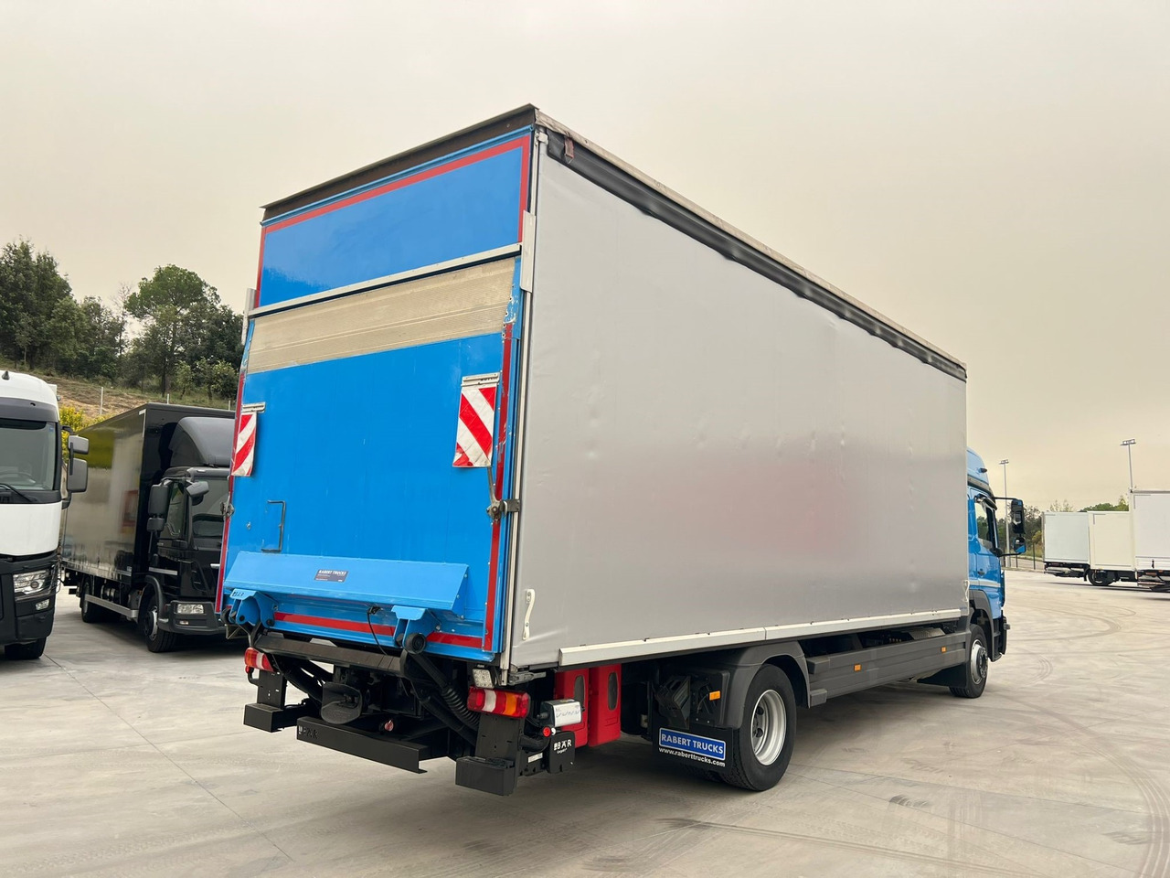MERCEDES BENZ 13.30L Atego E6 (Tauliner) - Тентована вантажівка: фото 3 MERCEDES BENZ 13.30L Atego E6 (Tauliner) - Тентована вантажівка: фото 3