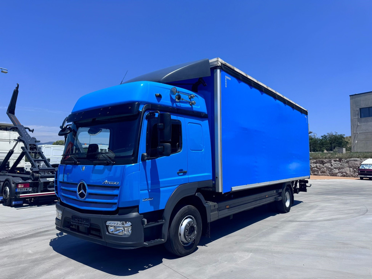 MERCEDES BENZ 13.30L Atego E6 (Tauliner) - Тентована вантажівка: фото 1 MERCEDES BENZ 13.30L Atego E6 (Tauliner) - Тентована вантажівка: фото 1