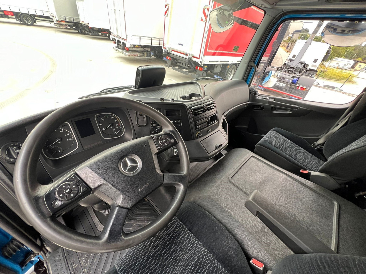 MERCEDES BENZ 13.30L Atego E6 (Tauliner) - Тентована вантажівка: фото 5 MERCEDES BENZ 13.30L Atego E6 (Tauliner) - Тентована вантажівка: фото 5