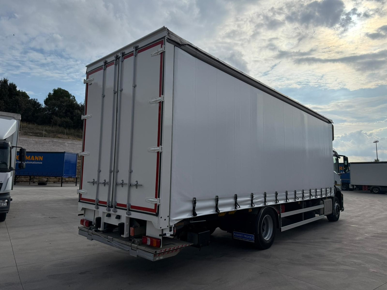 MERCEDES BENZ 18.27 Antos E6 (Tauliner) - Тентована вантажівка: фото 3 MERCEDES BENZ 18.27 Antos E6 (Tauliner) - Тентована вантажівка: фото 3