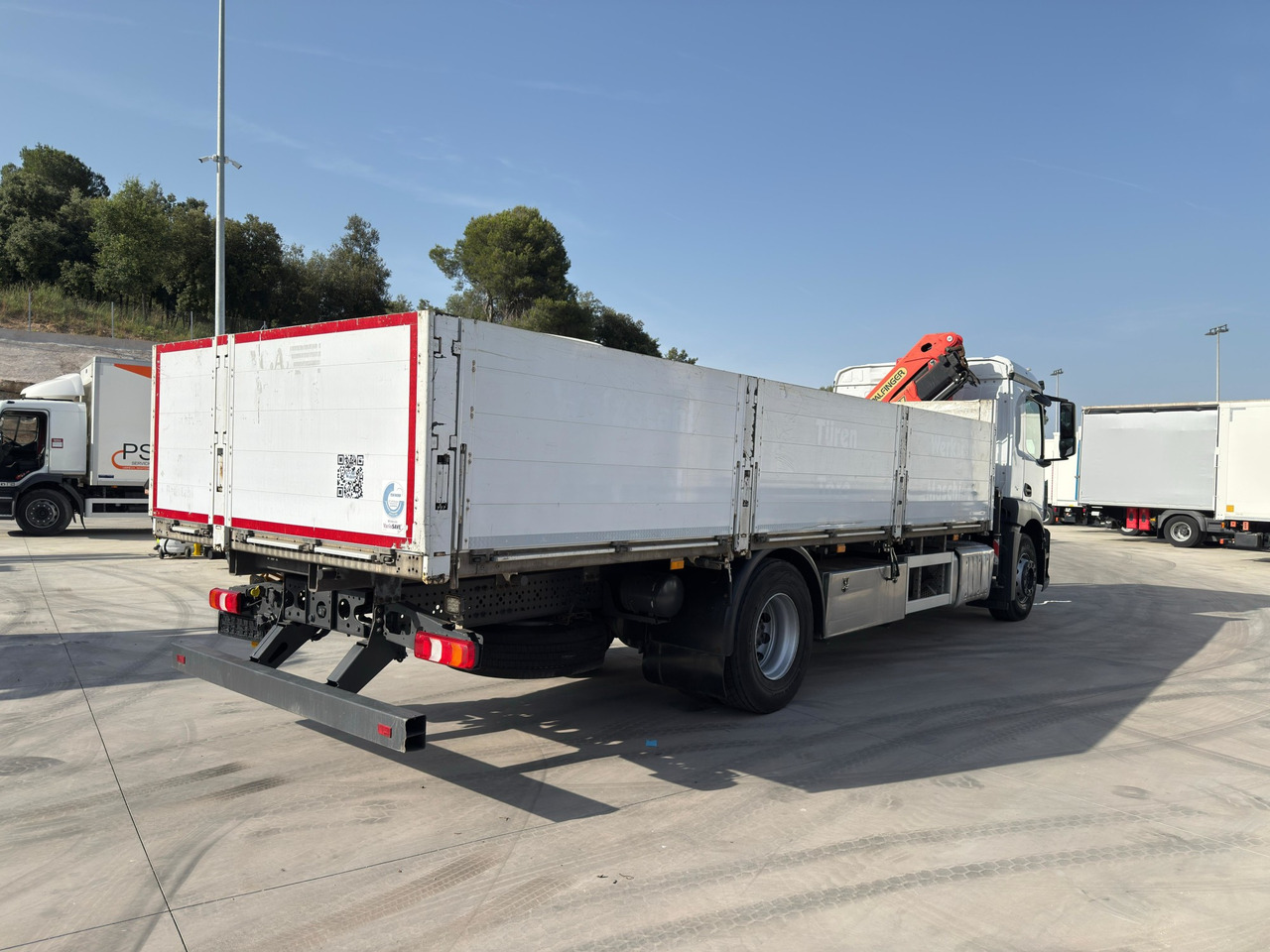 MERCEDES BENZ 18.30 Antos E6 (Platform and Grave) - Бортова вантажівка/ Платформа, Вантажівка з маніпулятором: фото 3 MERCEDES BENZ 18.30 Antos E6 (Platform and Grave) - Бортова вантажівка/ Платформа, Вантажівка з маніпулятором: фото 3