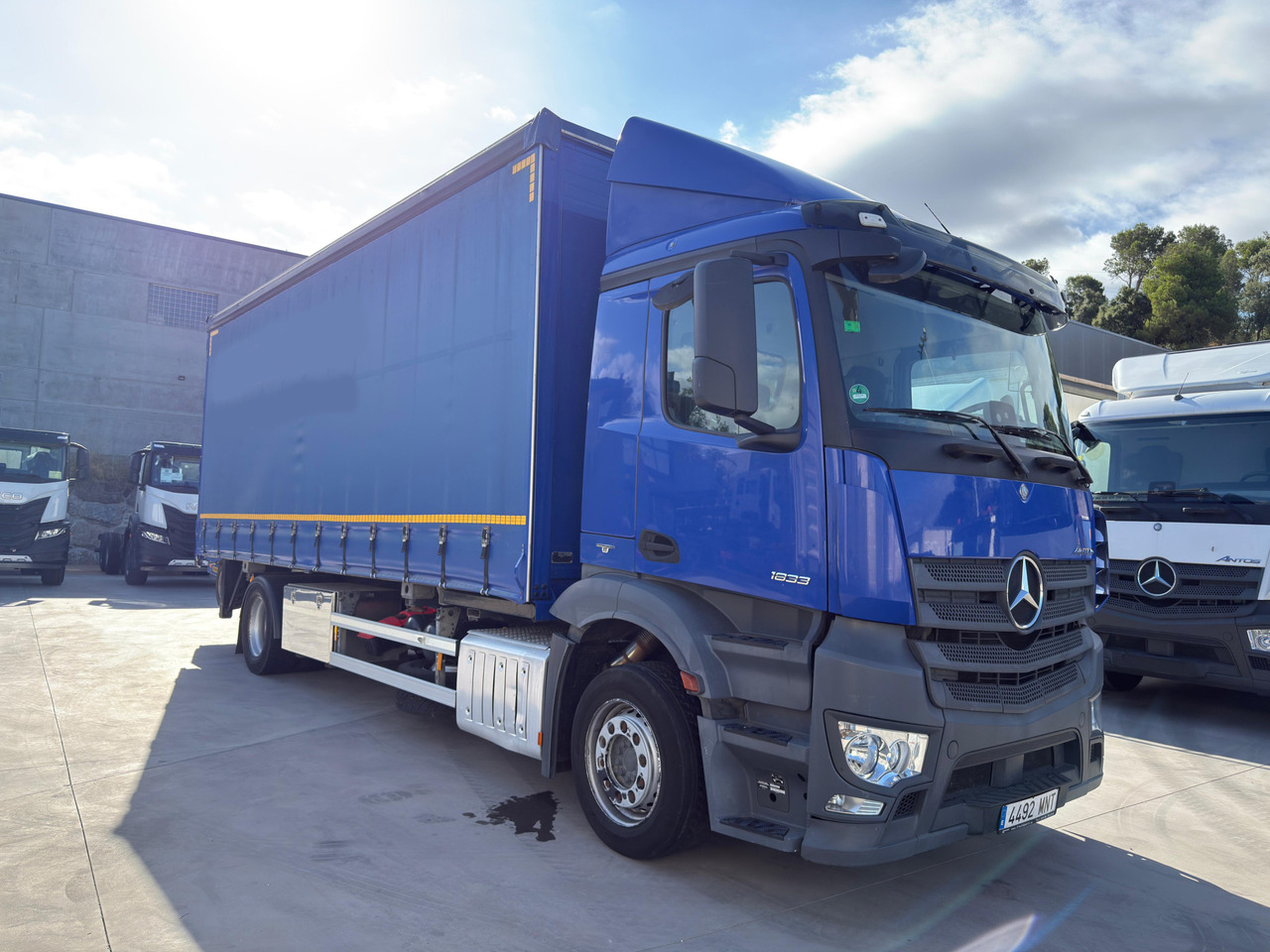 MERCEDES BENZ 18.33 Antos E6 (Self-portable) - Тентована вантажівка: фото 2 MERCEDES BENZ 18.33 Antos E6 (Self-portable) - Тентована вантажівка: фото 2