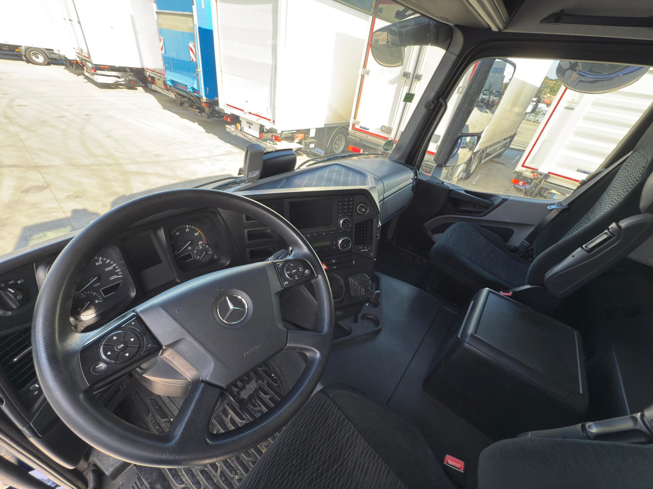 MERCEDES BENZ 18.33 Antos E6 (Self-portable) - Тентована вантажівка: фото 5 MERCEDES BENZ 18.33 Antos E6 (Self-portable) - Тентована вантажівка: фото 5