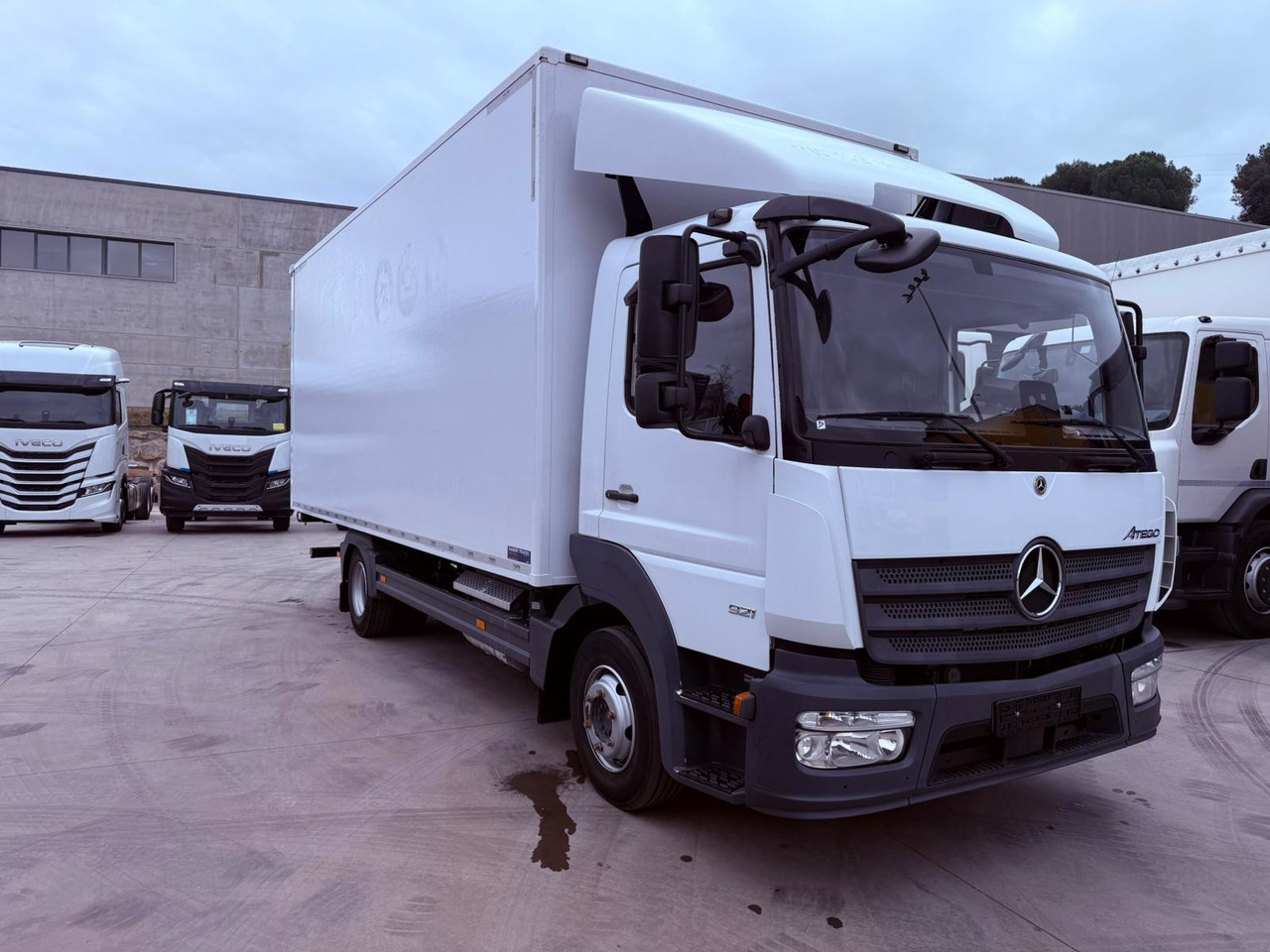MERCEDES BENZ 9.21 Atego E6 (VAN) - Вантажівка з закритим кузовом: фото 2 MERCEDES BENZ 9.21 Atego E6 (VAN) - Вантажівка з закритим кузовом: фото 2