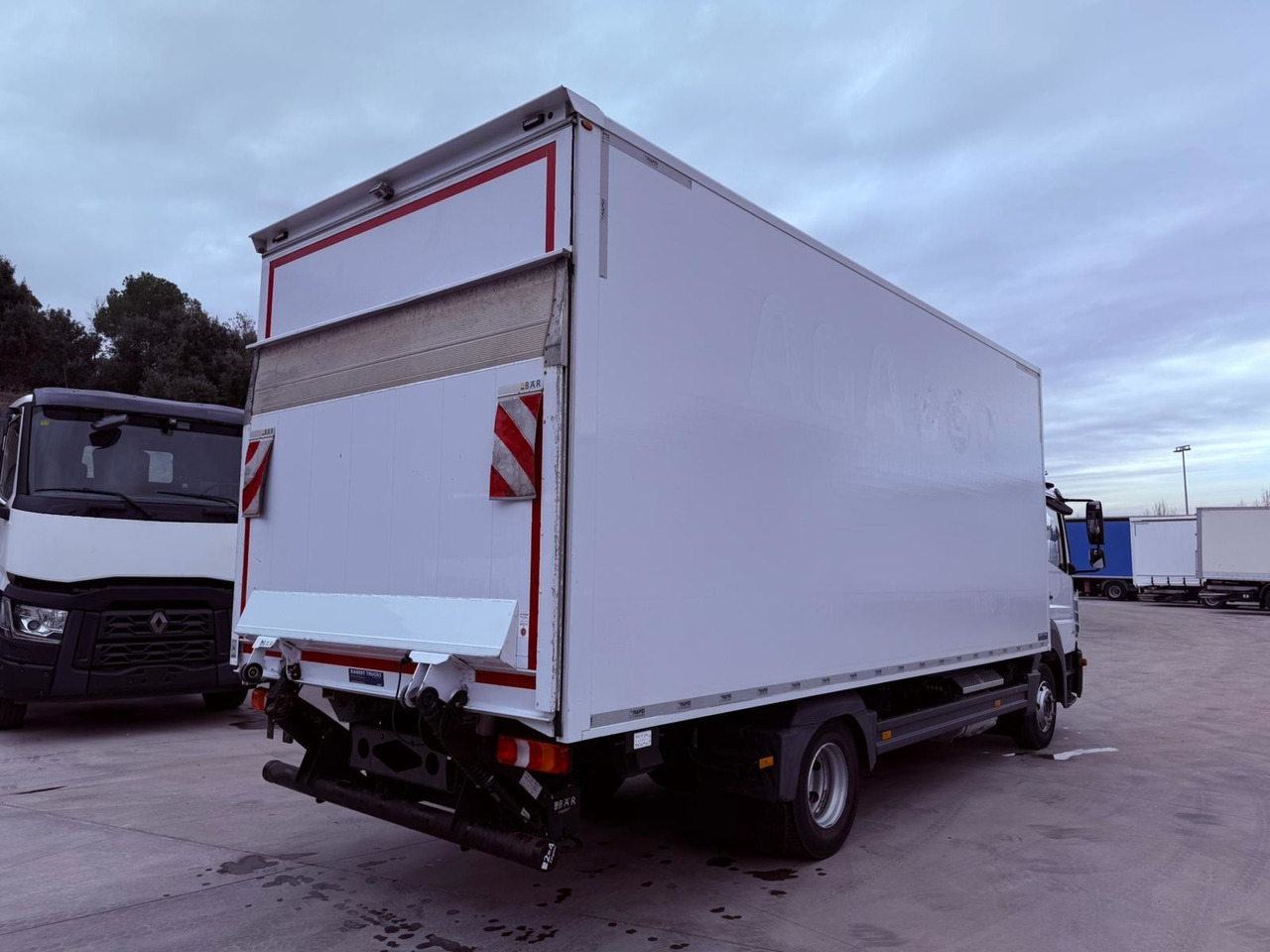 MERCEDES BENZ 9.21 Atego E6 (VAN) - Вантажівка з закритим кузовом: фото 4 MERCEDES BENZ 9.21 Atego E6 (VAN) - Вантажівка з закритим кузовом: фото 4