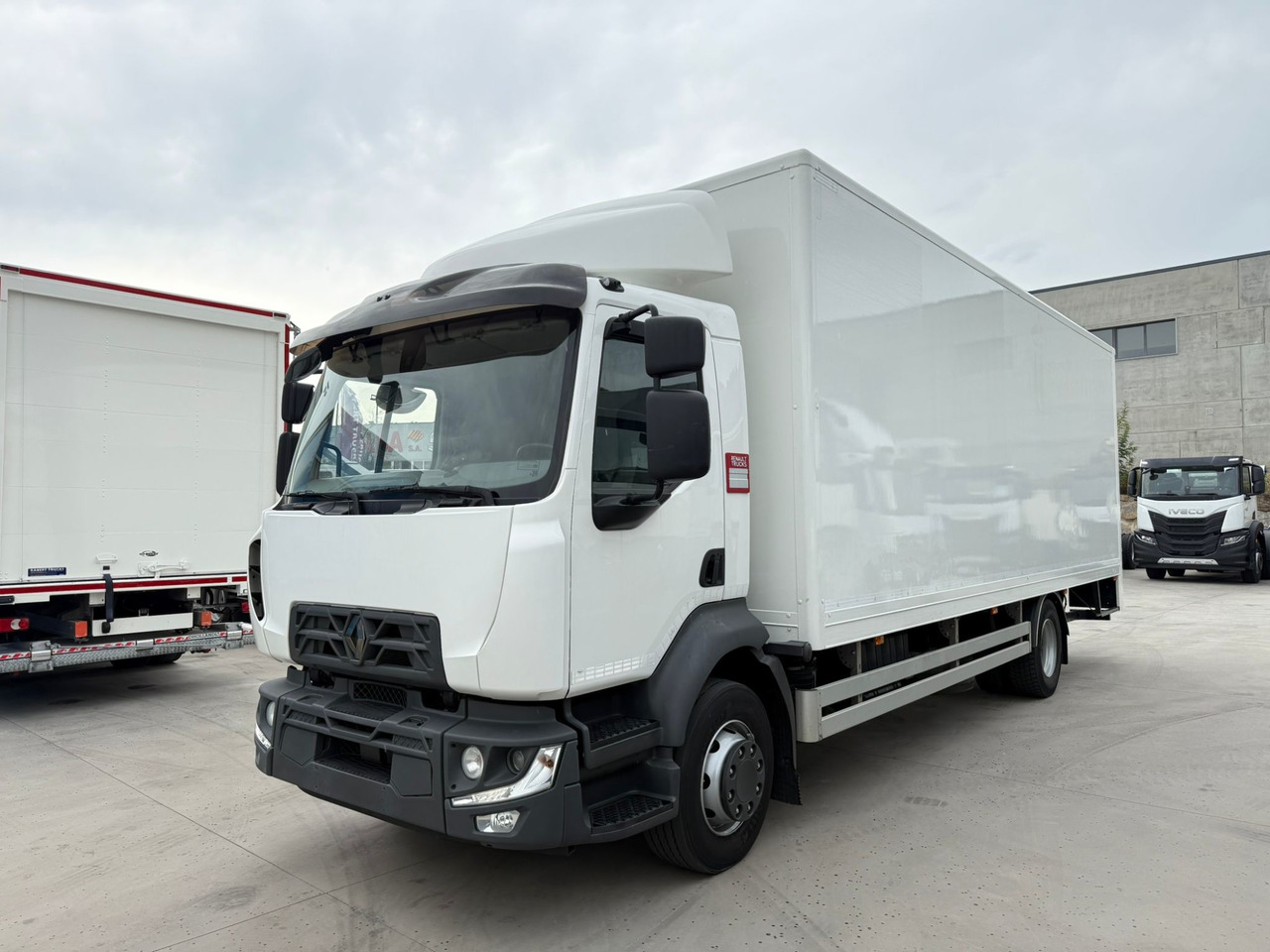 RENAULT D E6 (VAN) - Вантажівка з закритим кузовом: фото 1 RENAULT D E6 (VAN) - Вантажівка з закритим кузовом: фото 1