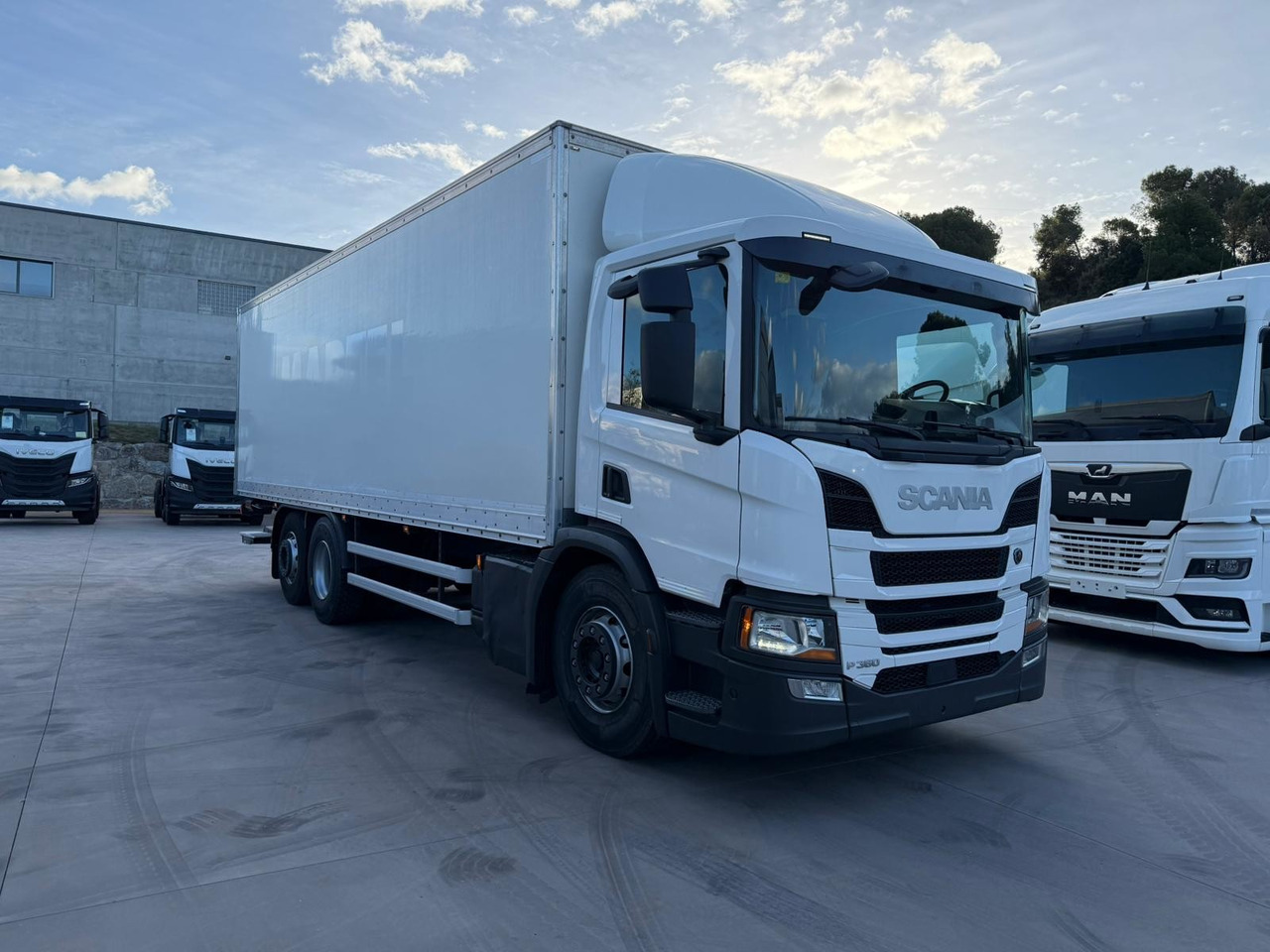 SCANIA P360 E6 (VAN) - Вантажівка з закритим кузовом: фото 2 SCANIA P360 E6 (VAN) - Вантажівка з закритим кузовом: фото 2