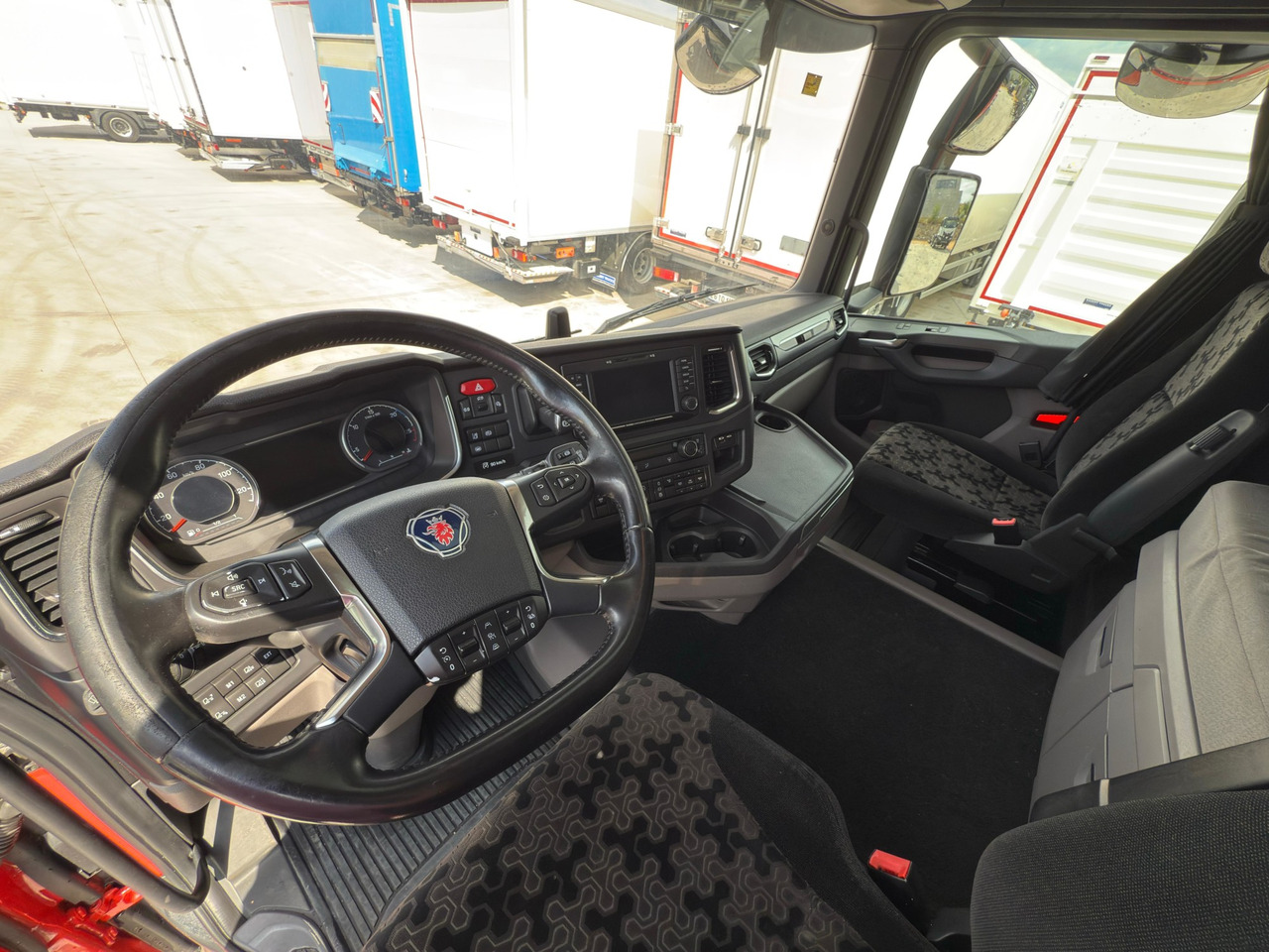 SCANIA R450 E6 (Tauliner) - Тентована вантажівка: фото 5 SCANIA R450 E6 (Tauliner) - Тентована вантажівка: фото 5