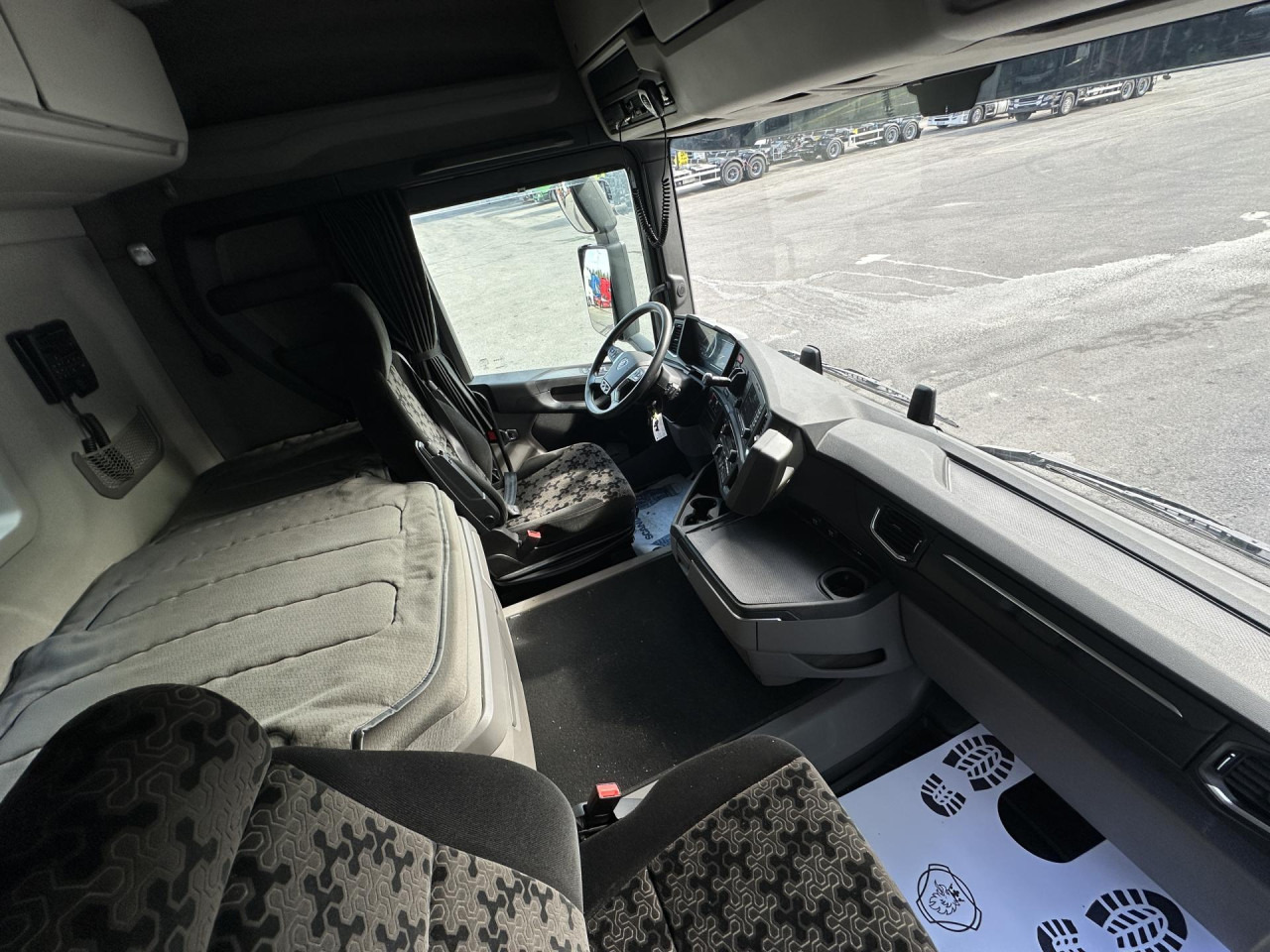 SCANIA R 450 B6x4HA - Контейнеровоз/ Змінний кузов вантажівка: фото 2 SCANIA R 450 B6x4HA - Контейнеровоз/ Змінний кузов вантажівка: фото 2
