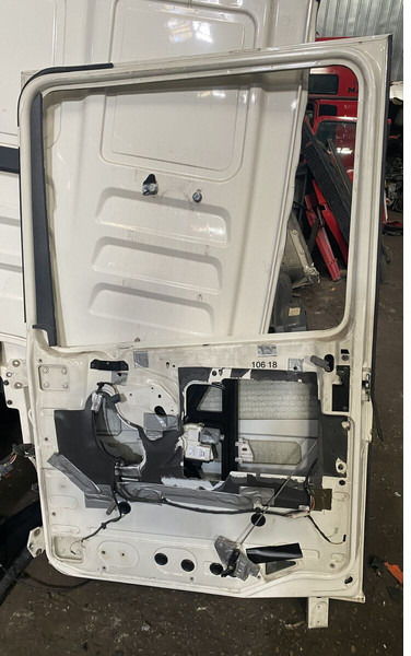 DAF XF - Двері та запчастини: фото 3 DAF XF - Двері та запчастини: фото 3