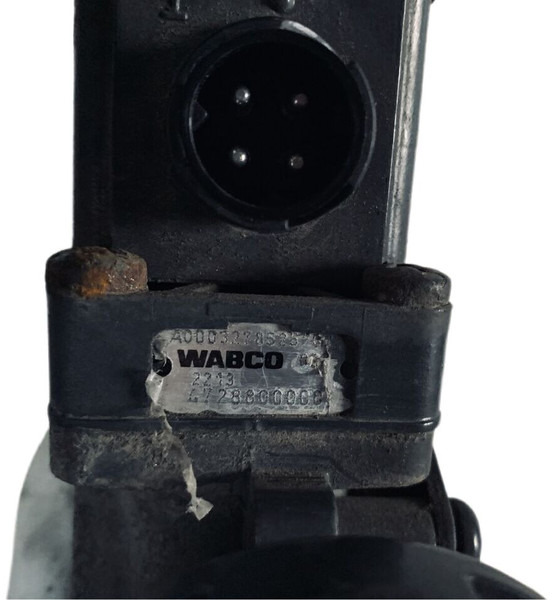 Mercedes-Benz 1824 - Клапан: фото 2 Mercedes-Benz 1824 - Клапан: фото 2