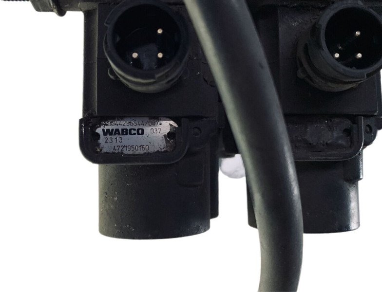 Mercedes-Benz 1824 - Клапан: фото 2 Mercedes-Benz 1824 - Клапан: фото 2