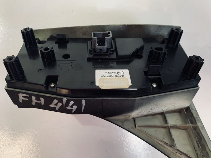 Volvo FH - Приладова панель: фото 2 Volvo FH - Приладова панель: фото 2