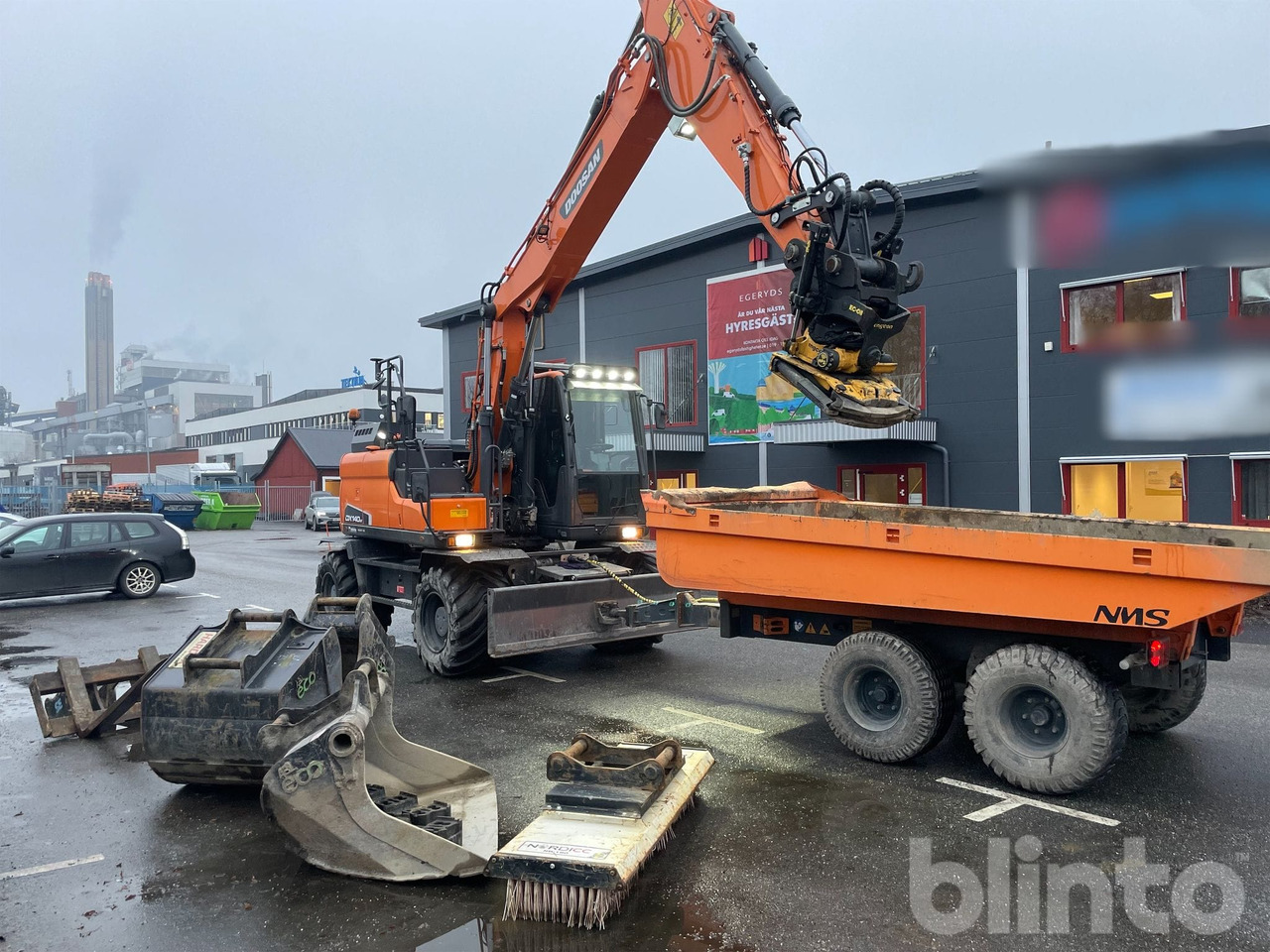 Doosan Dx140 + Dumperkärra o redskap - Перевантажувач: фото 1 Doosan Dx140 + Dumperkärra o redskap - Перевантажувач: фото 1