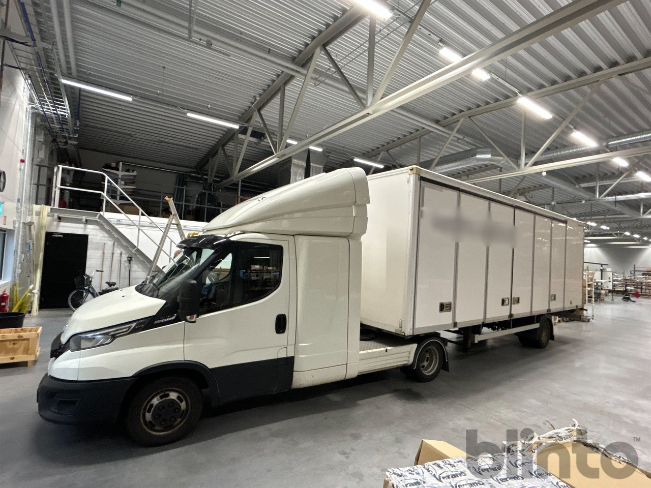 IVECO 40C18 BE - trailer - Малотоннажний сідельний тягач, Закритий кузов напівпричіп: фото 1 IVECO 40C18 BE - trailer - Малотоннажний сідельний тягач, Закритий кузов напівпричіп: фото 1