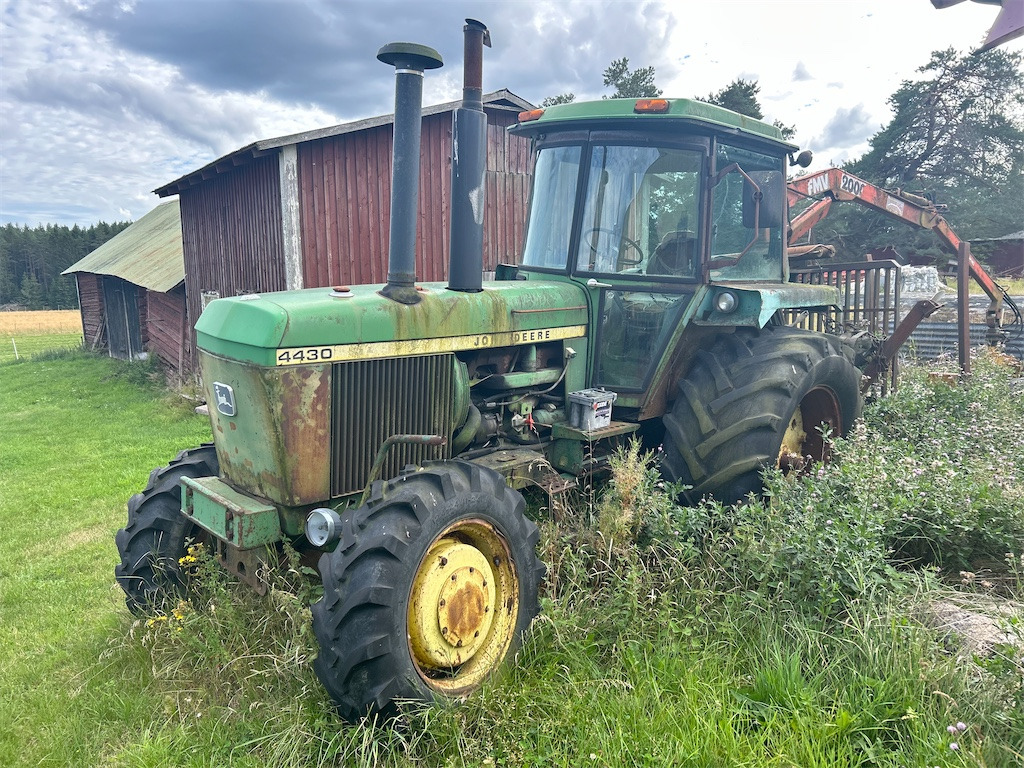 JOHN DEERE 4430 / Reparationsobjekt - Трактор: фото 1 JOHN DEERE 4430 / Reparationsobjekt - Трактор: фото 1