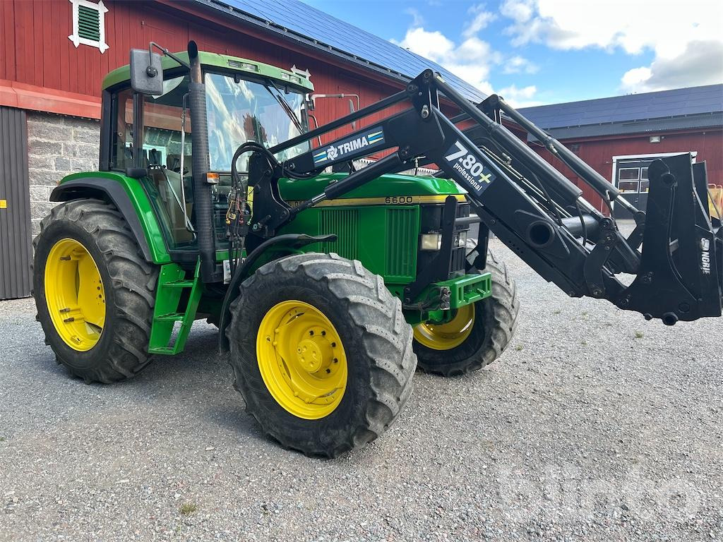 John Deere 6600 4WD - Трактор: фото 4 John Deere 6600 4WD - Трактор: фото 4