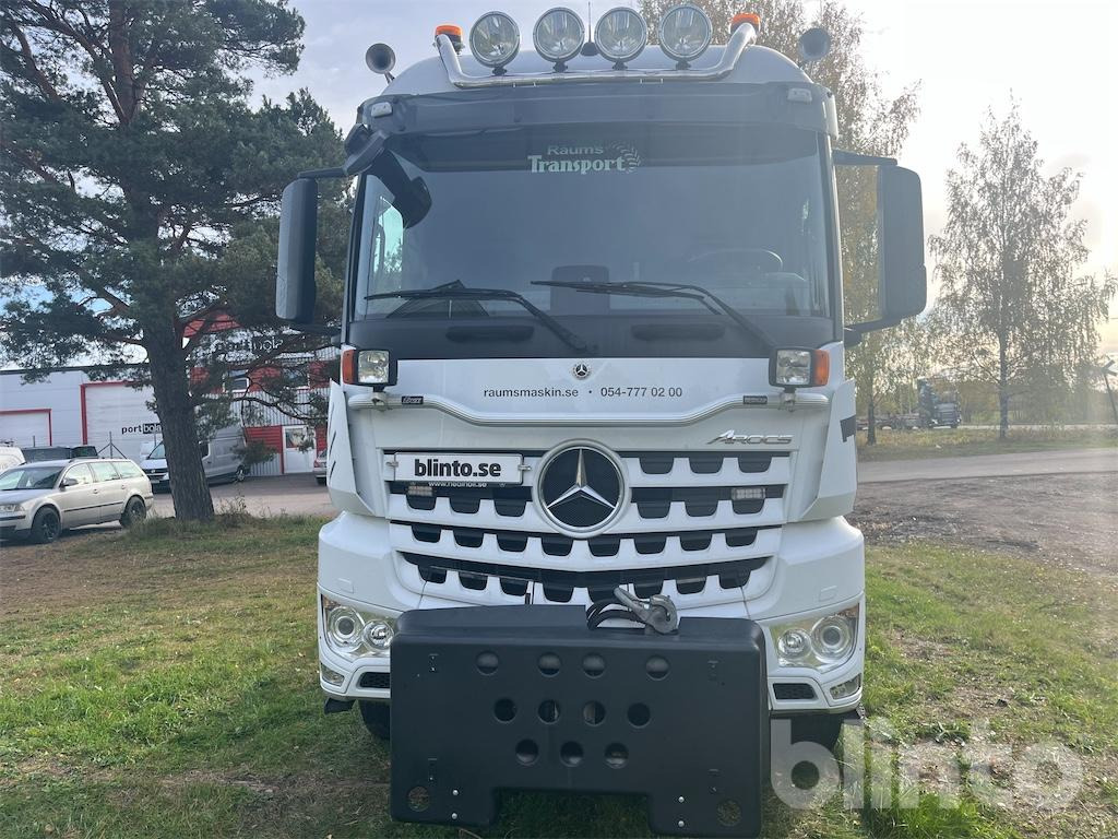 MERCEDES-BENZ Arocs 3251 8x4 - Гаковий мультиліфт вантажівка: фото 4 MERCEDES-BENZ Arocs 3251 8x4 - Гаковий мультиліфт вантажівка: фото 4