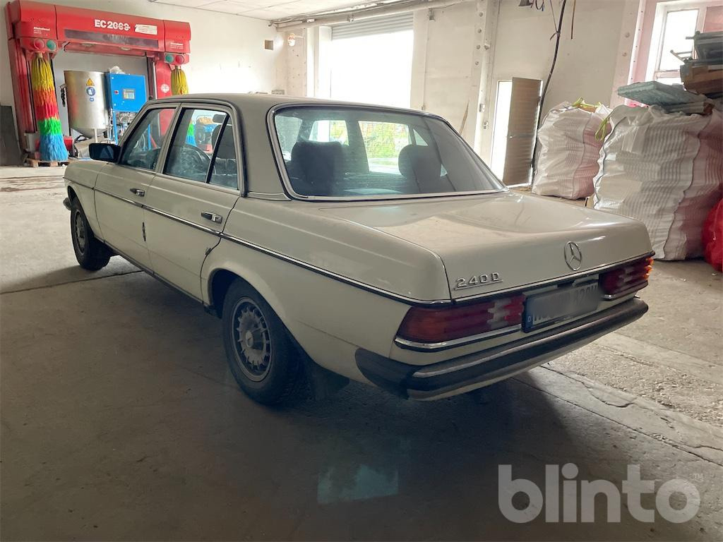 Mercedes 240D W123 (1981) - Легковий автомобіль: фото 4 Mercedes 240D W123 (1981) - Легковий автомобіль: фото 4
