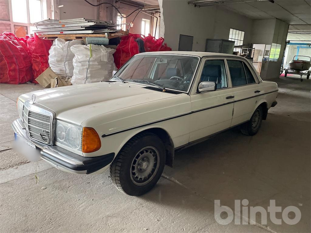 Mercedes 240D W123 (1981) - Легковий автомобіль: фото 1 Mercedes 240D W123 (1981) - Легковий автомобіль: фото 1