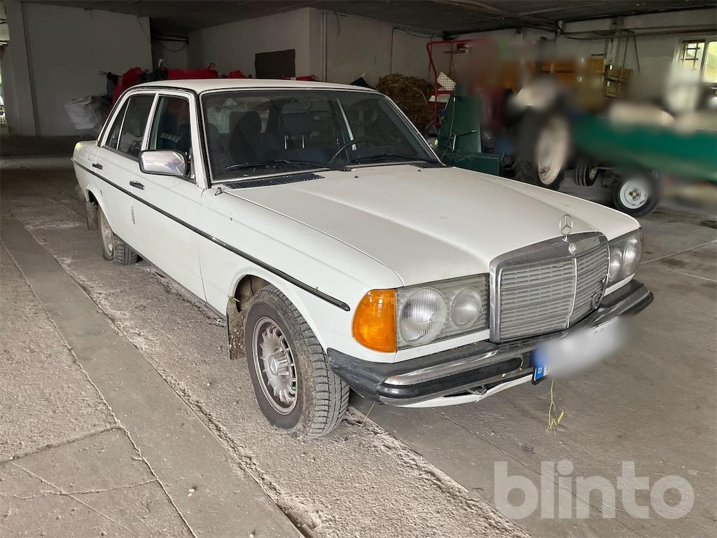 Mercedes 240D W123 (1981) - Легковий автомобіль: фото 2 Mercedes 240D W123 (1981) - Легковий автомобіль: фото 2