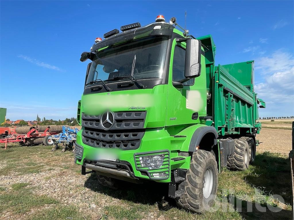 Mercedes Benz AROCS 3351 AK (2020) mit TEBBE Aufbau - Гноєрозкидач: фото 1 Mercedes Benz AROCS 3351 AK (2020) mit TEBBE Aufbau - Гноєрозкидач: фото 1