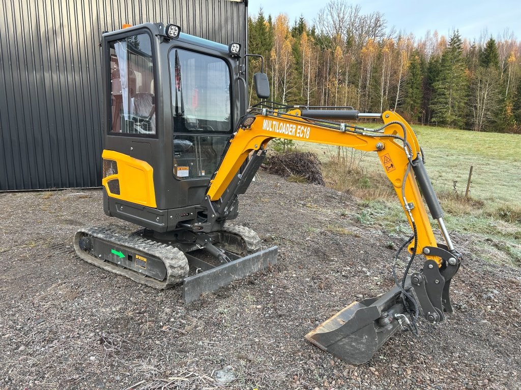 Multiloader EC18 med redskap - Міні-екскаватор: фото 4 Multiloader EC18 med redskap - Міні-екскаватор: фото 4