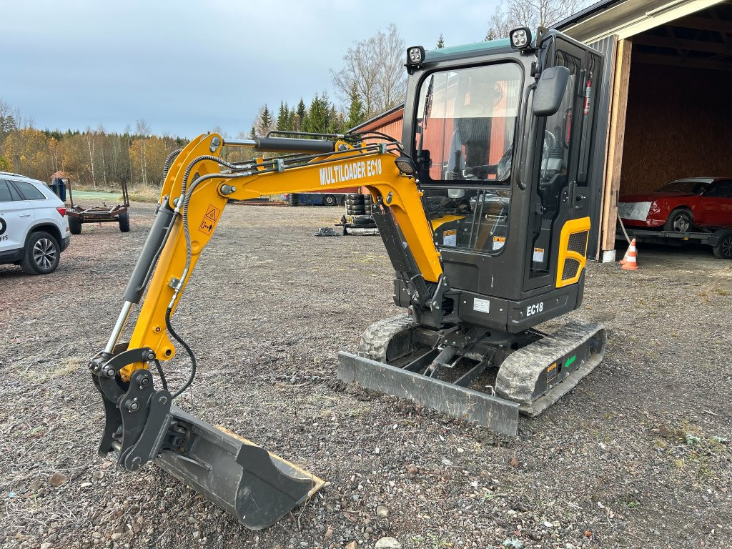 Multiloader EC18 med redskap - Міні-екскаватор: фото 2 Multiloader EC18 med redskap - Міні-екскаватор: фото 2